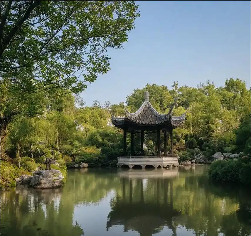 雨花区骤变体育有限公司